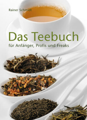 Tee - ein Getränk, das auf der ganzen Welt getrunken wird und in seiner geschmacklichen Vielfalt nicht zu überbieten ist. In diesem umfangreichen Kompendium erfahren Sie alles Wissenswerte zum Thema Tee. Das Angebot an Tee ist enorm: In jedem Supermarktregal locken uns heute bereits Dutzende Varianten. Und dabei gibt es noch so viel mehr feine, kostbare und seltene Sorten zu genießen! Schwarzer, grüner, weißer oder roter Tee - Tee-Experte Rainer Schmidt lotst Sie dank jahrzehntelanger Erfahrung sicher zu den besten Sorten. Er erklärt, wie erlesene Tees richtig zubereitet werden und was es in puncto Wasserqualität zu beachten gilt. Ausführliche theoretische Hintergrundinformationen zu Herkunftsgebieten, Anbau und Verarbeitung, eine umfassende Warenkunde und Spannendes aus der Geschichte ergänzen das reich bebilderte Standardwerk. Ob Anfänger oder Profi - tauchen Sie in die faszinierende Welt des Tees!