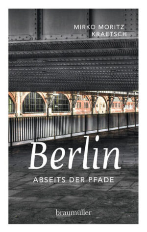 In Berlin abseits der Pfade zeigt der (Wahl-)Berliner Mirko Moritz Kraetsch scheinbar gut bekannte Gegenden seiner Heimatstadt aus oft ungewöhnlichen und überraschenden Perspektiven und erkundet Orte abseits der prominenten Adressen, die unbedingt Aufmerksamkeit verdienen. Mit Sinn fürs Detail und die alltäglichen Aspekte der Stadt macht der Autor die unübersichtliche 3,5-Millionen-Metropole etwas zugänglicher. Sternstunden der Weltgeschichte treffen auf Anekdoten aus dem Berliner Leben, wegweisende Architektur auf haarsträubende Bausünden, und es kommen zahlreiche unterschiedliche Menschen zu Wort, die das heutige Berlin ausmachen. Frisch drauflos also! Stromern Sie im ersten Band von Berlin abseits der Pfade mit dem Autor durch die Kieze innerhalb des Berliner S-Bahn-Rings. Machen Sie Rast unter Bäumen und am Wasser. Entdecken Sie in Cafés und Restaurants die oft unterschätzte kulinarische Vielfalt der Stadt. Schlagen Sie sich in bemerkenswerten Kneipen und Bars die Nächte um die Ohren. Genießen Sie mit allen Sinnen. Und Vorsicht! Berlin macht süchtig, Sie könnten schon bald mehr davon wollen ... Wie es die Spatzen so schön von den Dächern singen: "Du bist verrückt, mein Kind, du musst nach Berlin, wo die Verrückten sind, ja da musst du hin!"