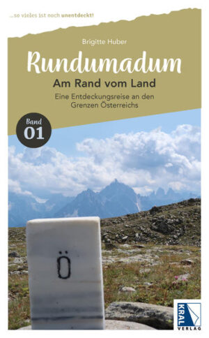 Brigitte Huber wollte immer schon wissen, was sich rund um die Grenzen Österreichs verbirgt. Nun hat sie ihrem Wunsch nachgegeben und das Land in einer Rundtour von Ost nach West und wieder zurück bereist. So unterschiedlich sich die Landschaften im Inneren zeigen, so facettenreich ist auch der Blick zur und über die Grenze. Die Reise zu den Rändern Österreichs steht stellvertretend für die Vielfalt von Landschaft, Kultur und Bewohnern des ganzen Landes. Bei ihrer Rundreise ist eine Sammlung von Streifzügen herausgekommen, die ein abwechslungsreiches Bild zeigen. Sind doch gerade die Regionen an der Grenze meist kleine, feine und stille Plätze, die dazu einladen, entdeckt zu werden. Wollen Sie Österreich einmal anders kennenlernen? Dieses Buch nimmt Sie mit auf die Reise!