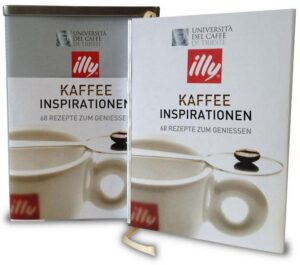 Ein außergewöhnliches Getränk, das unsere Sinne betört. Einige Kaffeesorten werden Geschmacks- und Aromastoffe beigemischt, die perfekt mit seinem Eigengeschmack harmonieren. An der 'università del caffé' entstanden die exklusiven Rezepte, die in diesem Buch zum ersten Mal präsentiert werden. Es enthält zeitlose Klassiker, aber auch besondere Zubereitungsweisen und Cocktailkreationen mit praktischen Erläuterungen und hochwertigen Abbildungen.