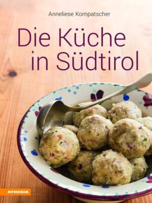 Der Klassiker der Südtiroler Küche - das erste Bilderkochbuch aus den 1980er Jahren - liegt nun endlich neu und vollkommen überarbeitet vor! Mehr als drei Jahrzehnte haben Großmütter und Mütter nach den Rezepten von Anneliese Kompatscher gekocht und ihren Töchtern damit das Kochen gelehrt. Nun hat die Autorin und Fotografin dem Buch und den Rezepten einen aktuellen und modernen Hauch verpasst. Dass sich Tradition und Moderne optimal ergänzen, beweist die Küche Südtirols par excellence. Der zeitlose Klassiker mit seinen vielseitigen Originalrezepten wird so auch für zukünftige Generationen zu einem unentbehrlichen Wissens- und Kochbuchschatz. - Die 100 besten Rezepte aus „Die Küche in Südtirol“ und „Südtiroler Backbuch“ komplett überarbeitet und neu fotografiert - Großartige Fotografien, aufgenommen im atemberaubenden Ambiente, in Kombination mit schönen Naturmaterialien wie Holz, Stein, Natur, Blumen …