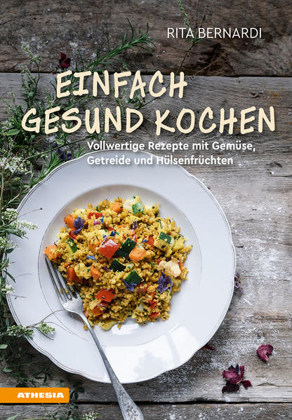 Das bereits dritte Buch der Bestsellerautorin und Vollwertexpertin macht es leicht, sich und seine Familie mit saisonalen und regionalen Zutaten gesund zu ernähren. Die vegetarischen und teilweise veganen Gerichte beinhalten als Hauptzutaten Gemüse und Getreide. Ein Fokus wird auf Hülsenfrüchte gelegt, welche in den meisten Kochbüchern zu kurz kommen. Ansprechende Fotografie setzt die einfachen Speisen perfekt in Szene und veranschaulicht, wie bunt Vollwertküche sein kann. Die Rezeptauswahl konzentriert sich auf gesunde Mahlzeiten, die schnell, mit wenigen und alltäglichen Zutaten zubereitet werden können, perfekt geeignet für ein rasches Mittagessen oder ein unkompliziertes leckeres Abendessen nach einem langen Tag. Mediterraner Linsensalat, Couscousrisotto, Kürbisgemüse mit Mandeln, Indische Kartoffelpfanne oder Bunter Gemüsetarte sind nur einige der zahlreichen Speisen, die problemlos am Vortag vorbereitet und auch für unterwegs mitgenommen werden können. Eine natürliche, ausgewogene Vollwertkost für jeden Tag, die ohne großen Aufwand und mit Gelinggarantie nachgekocht werden kann.