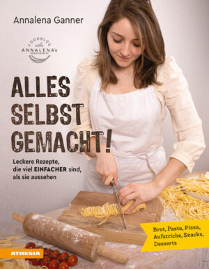 Do it yourself: Das gilt nicht nur für Stricken und Co., sondern auch in der Küche. Die Vorteile liegen auf der Hand: Geschmack, Frische, Nachhaltigkeit. Und das Allerbeste daran: Es macht eine Menge Spaß! Tagliatelle in 30 Minuten? Dazu muss man kein Sternekoch sein. In diesem Buch zeigt die Foodbloggerin Annalea Ganner, wie man zum Frühstück selbstgemachten Schoko-Haselnuss-Aufstrich, zum Mittagessen schnelle Piadina und abends handgemachte Farfalle mit Himbeer-Blitzsorbet als Dessert machen kann. Die Vorräte werden aufgestockt mit Brötchen, Grissini, frischem Pesto oder gesundem Müsli und Geschenken aus der Küche wie Pralinen. Das alles stylisch fotografiert und garniert mit tollen Tipps! Das Buch beinhaltet Rezepte für Lebensmittel, die oft fertig gekauft werden, weil sie vermeintlich schwierig oder zeitaufwendig herzustellen sind. Annalena möchte den Leser*innen durch Schritt-für-Schritt-Anleitungen zeigen, wie sie Vieles zu Hause selbst machen können - mit Gelinggarantie! Keine Zusatzstoffe, weniger Müll und Bomben-Geschmack. Das alles mit garantiertem Spaßfaktor.