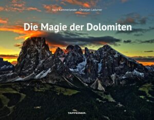 Die Dolomiten stehen für eine Vielzahl an Superlativen: spektakuläre Bergpanoramen, Kletterparadies, reizvolle Bergtouren in einer atemberaubenden Naturkulisse, UNESCO-Welterbe. Aber was macht die Magie dieser Berge aus, die jedes Jahr aufs Neue Tausende von Besuchern in ihren Bann zieht? Auf der Suche nach einer Antwort ist dieser Bildband entstanden, der nicht nur mit brillanten, stimmungsgeladenen Luftbildaufnahmen punktet, sondern auch Hans Kammerlander von seiner ganz persönlichen Seite zeigt, für den diese Bergwelt ein besonderer Kraftort ist. Ergänzt wird das Buch mit kurzen beschreibenden Texten von Christjan Ladurner, in denen der kundige Bergführer auch manchmal kritische Töne anklingen lässt. - Magische Stimmung in den Dolomiten - Die Berge als mysthische Kraftorte - Eindrucksvolle Dolomitenbilder aus der Luft - Hans Kammerlander ganz persönlich