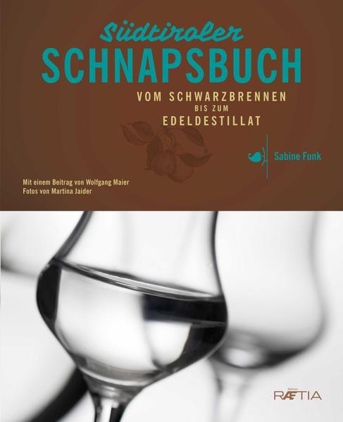 Es mutet wie Schwarze Kunst an, wenn die gegärte Maische im Brennkessel erhitzt wird und der Dampf über Steigrohr und Kühlspirale am Ende aromatischen klaren Grappa entstehen lässt. Neben einem Überblick über die Herstellungsschritte bietet das „Südtiroler Schnapsbuch“ auch einen Einblick in die Geschichte: Jahrhunderte alt ist die Tradition des Schnapsbrennens in Südtirol. Mit allerlei amüsanten Anekdoten gespickt, erzählt Wolfgang Maier von Schwarzbrennern, Finanzern und ihren Tricks die hohen Steuern und komplizierten Lizenzrechte, zu umgehen. Laut einem Finanzer sei die einzige Kunst beim Schwarzbrennen, nicht erwischt zu werden! Ganz legal produzieren heute Hofbrennereien und moderne Großbrennereien traditionelle Südtiroler Destillate. In fünf Porträts stellt Sabine Funk Brenn-meister, Betriebe und ihre Spezialitäten vor: Sorten-typische Brände aus autochthonen Trauben wie Gewürztraminer oder Lagrein, aus Marille, Zwetsch-ge, Apfel und Williamsbirne, sowie Klassiker der angesetzten Schnäpse wie Zirbe und Enzian.