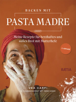 Das Backbuch von Vea Carpi zeigt in einfachen Schritten, wie man zu Hause selber Brot backen kann. Mit der Pasta Madre, dem Sauerteig aus Weizen, ist man unabhängig von Hefe aus dem Supermarkt und kann sowohl herzhaftes Gebäck, als auch Panettone, Zimtschnecken und andere süße Hefeteige selber herstellen. Mit vielen Tipps und Tricks: Brot im Topf backen, Brot aus der Toskana, Lievito Madre - was ist das?, Brot backen mit Sauerteig, Süßes backen mit Sauerteig, welches Zubehör ist sinnvoll?, Brot backen für Anfänger, erste Schritte Brot backen.