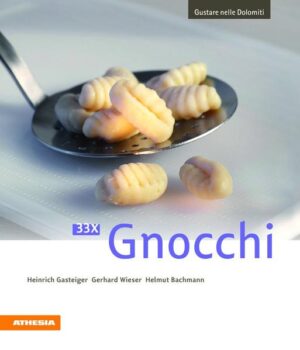 Gli gnocchi, il più delle volte a base di patate, sono un classico della cucina italiana e un primo molto apprezzato. Gli ingredienti sono semplici, ma il risultato è una vera delicatezza. Questo libro vi offrirà affascinanti squarci nella storia gastronomica italiana. - 33 x gnocchi come gnocchi alla zucca con porcini, gnocchi alla carruba ripieni di formaggio di montagna, gnocchi alle melanzane con mozzarella di bufala e gnocchi alla rapa con tartufo estivo - Tutte le ricette sono corredate da belle illustrazioni - In primavera gli gnocchi allettano preparati con asparagi e pesto al cerfoglio, con l’aglio orsino e champignon o con le salsicce - Ci sono anche gnocchi dolci come quelli al cioccolato con banana e quelli al papavero su frutti di bosco - Gnocchi classici serviti semplicemente con burro fuso, grana e salvia - Le migliori salse, pesti, ragù ed erbe per le diverse creazioni di gnocchi - Quale vino si sposa bene con gli gnocchi? - Molti suggerimenti e trucchi dei nostri cuochi esperti - Chiare foto che illustrano i procedimenti passo per passo