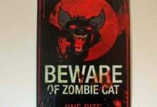 Beware Of Zombie Cat - One Bite is All It Takes. Erhältlich im Bundesamt für magische Wesen