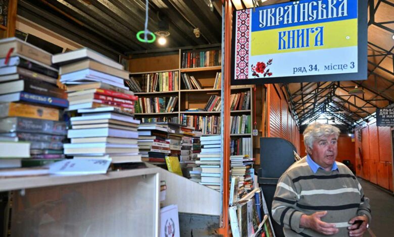 Kiews Bücherbann spaltet die Ukrainer. Die Ukraine plant einen Bann russischer Literatur und Musik als Folge des Krieges mit Russland. (Foto: Sergei Supinsky/AFP)