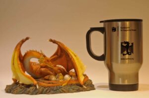 Thermobecher "Drachenei-Inkubator" mit amtlicher Zulassung für Dracheneier, Kaffee, Met und Tee. (Foto: Bundesamt für magische Wesen)