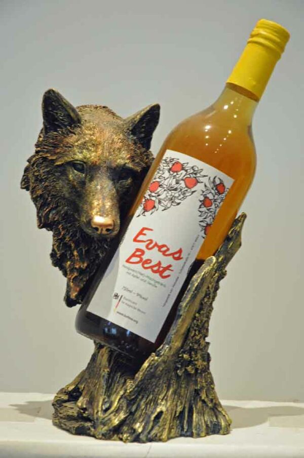 Flaschenhalter Wolf mit Metflasche (Foto: BAfmW)