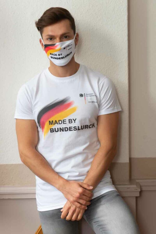Bundeslurch-Alltags-Maske/Mund-Nasen-Schutz "Made by Bundeslurch" mit Webadresse des BAfmW in drei verschiedenen Größen.