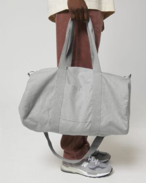 Für die Canvas Sporttasche "Duffle Bag" mit dem Bundeslurch wurde 80% recycelter Baumwolle, 20% recyceltes Polyester verwendet, denn das BAfmW steht für einen fairen und nachhaltigen Umgang mit Ressourcen
